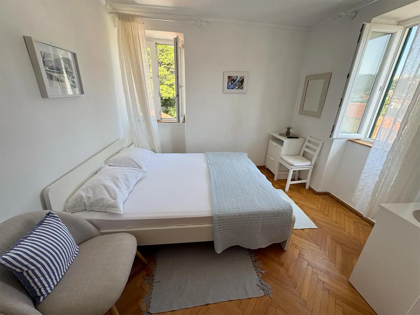 Studio Appartment & Rooms Old Town 라브