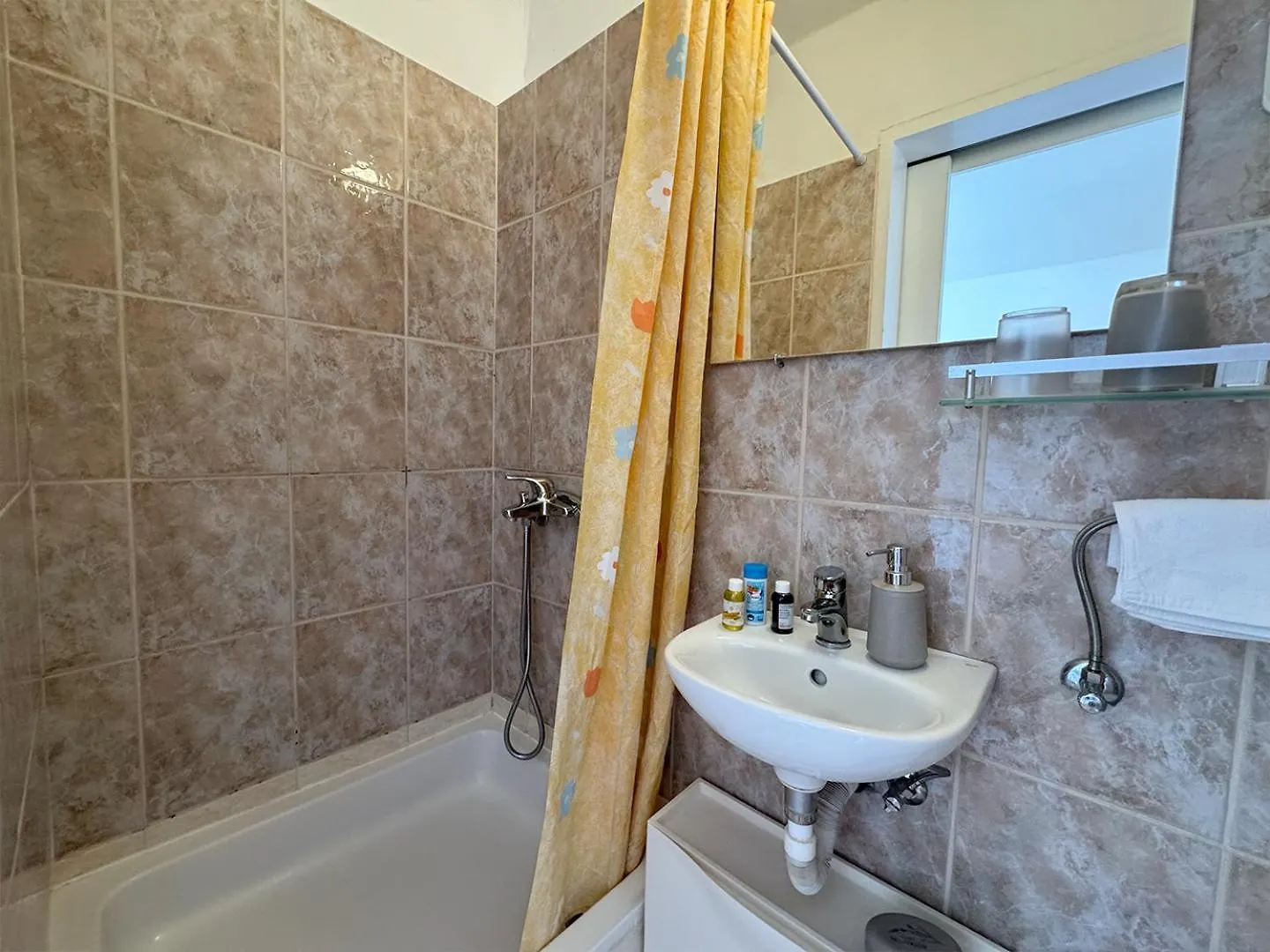 Studio Appartment & Rooms Old Town 라브 게스트하우스