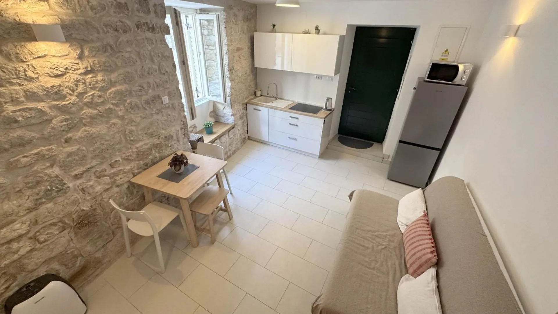 게스트하우스 Studio Appartment & Rooms Old Town 라브