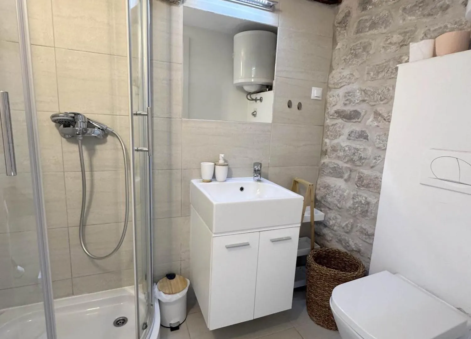 Studio Appartment & Rooms Old Town 라브 게스트하우스
