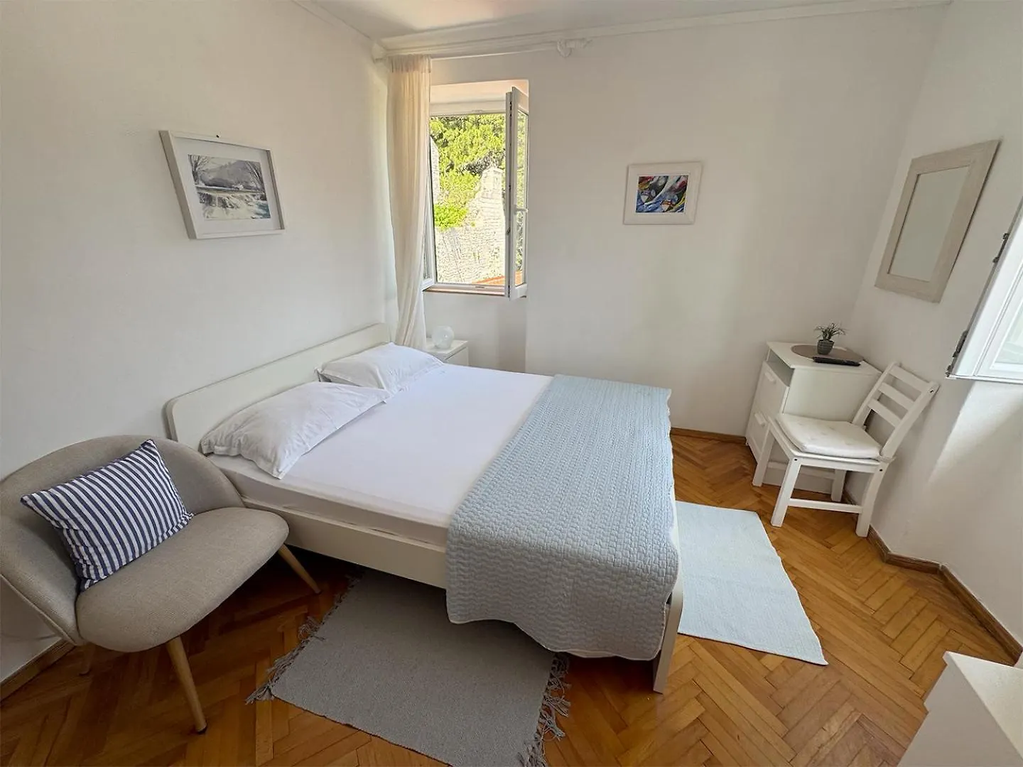 Studio Appartment & Rooms Old Town 라브